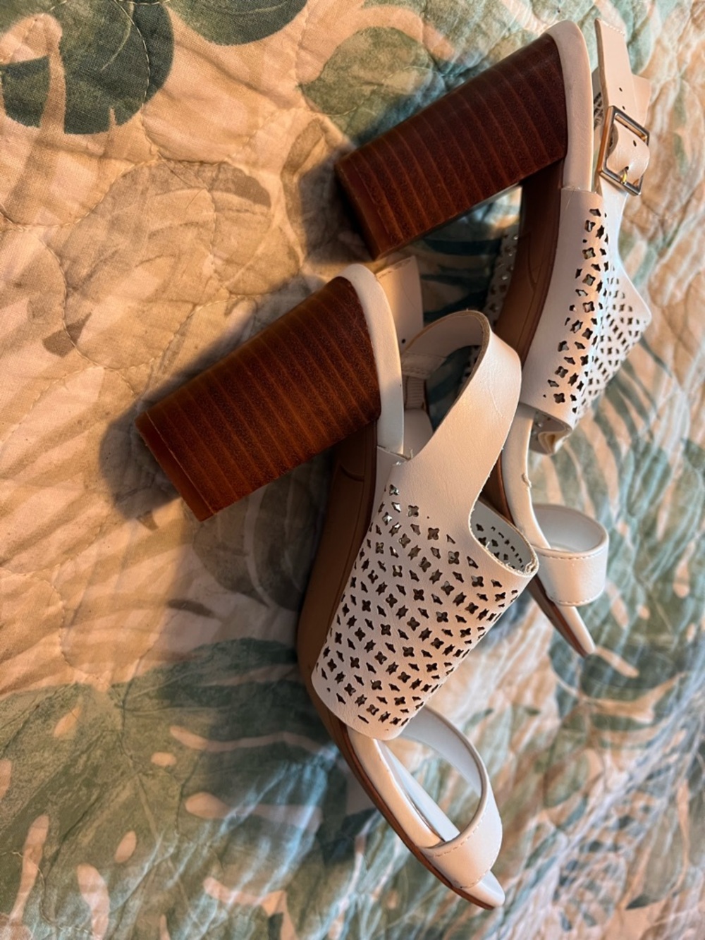👠 Host Pick 👠Kelly & Katie white block heels - Picture 8 of 13
